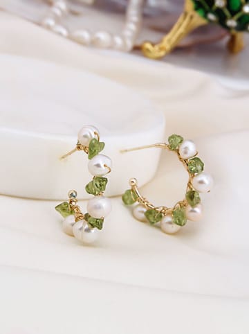 Pierres de Jade Vergold. Halbcreolen mit Perlen und Edelsteinen