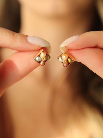 Pierres de Jade Vergold. Ohrstecker mit Perlen