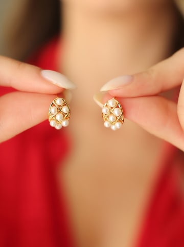 Pierres de Jade Pozłacane kolczyki-wkrętki z perłami