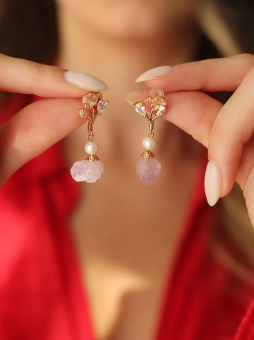 Pierres de Jade Pozłacane kolczyki-wkrętki z perłami i kamieniami szlachetnymi