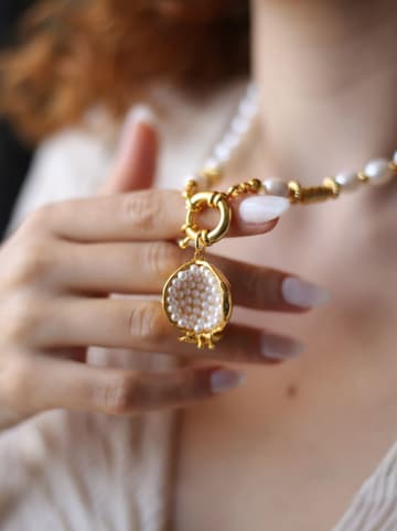 Pierres de Jade Vergold. Halskette mit Schmuckelementen - (L)45 cm