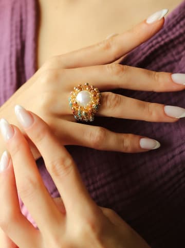 Pierres de Jade Vergold. Ring mit Perle und Edelsteinen