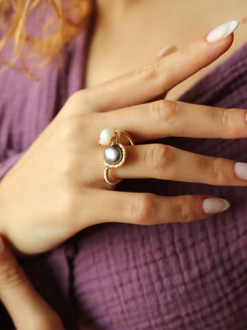 Pierres de Jade Pozłacany pierścionek z perłą i masą perłową