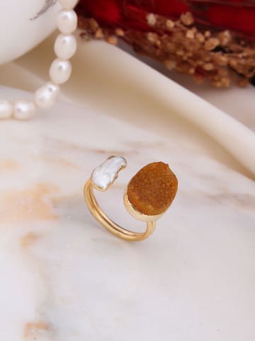 Pierres de Jade Vergold. Ring mit Perle und Edelstein