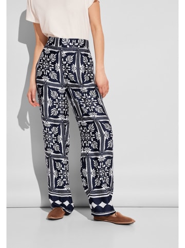 Street One Hose in Dunkelblau/ Weiß