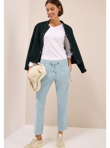 Cecil Hose in Hellblau