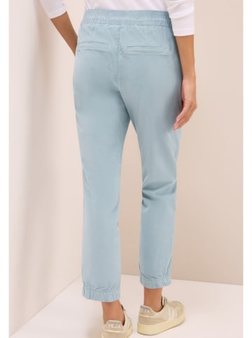 Cecil Hose in Hellblau