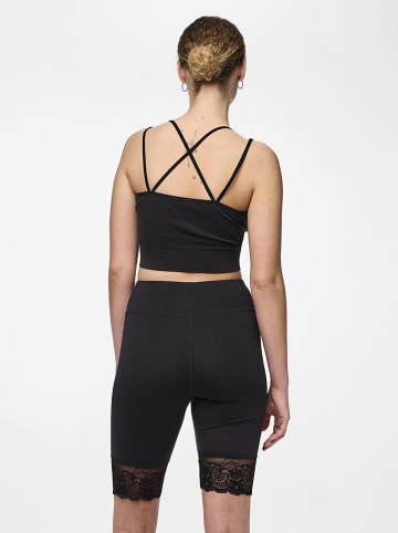 Pieces Shorts in Schwarz