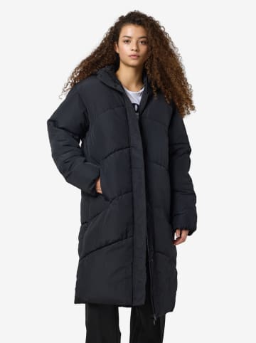 Noisy may Wintermantel in Schwarz