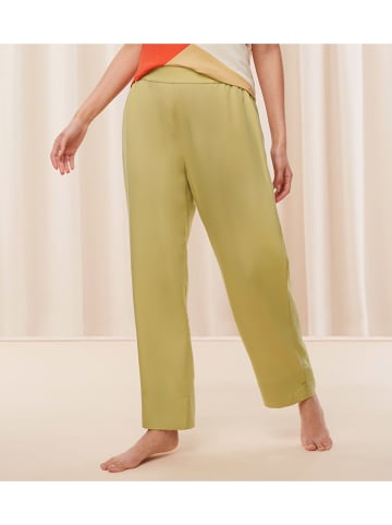 Triumph Spodnie w kolorze oliwkowym