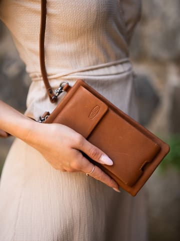 SPARWELL Leder-Handytasche "Offbeat onita" in Hellbraun - (B)10 x (H)19 x (T)5 cm