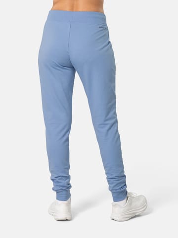 KARI TRAA Spodnie dresowe "Kari" w kolorze błękitnym