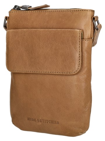 HIDE & STITCHES Leder-Umhängetasche "Porto" in Camel - (B)17 x (H)22 x (T)2 cm
