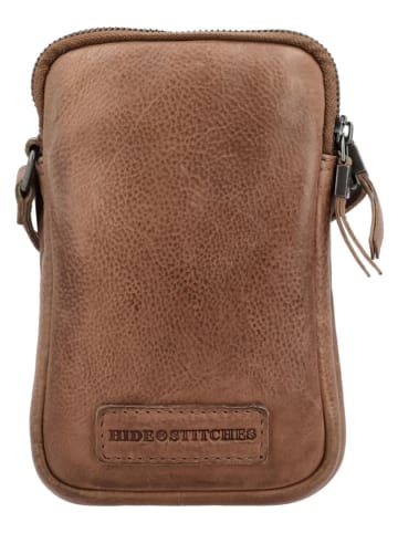 HIDE & STITCHES Leder-Handytasche "Inspired by illusion" in Braun - (B)12 x (H)20 x (T)4 cm