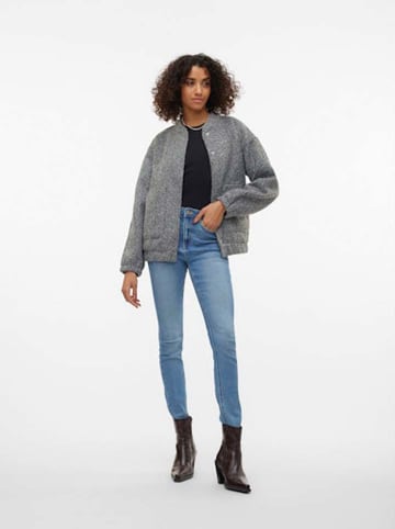Vero Moda Kurtka "Amber" w kolorze szarym