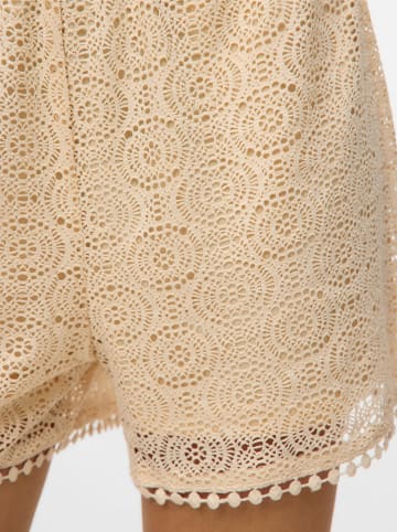 Vero Moda Shorts in Creme