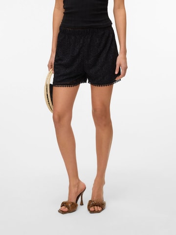 Vero Moda Shorts in Schwarz