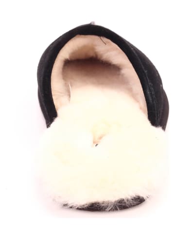 UGG Skórzane kapcie "Scuff" w kolorze czarnym