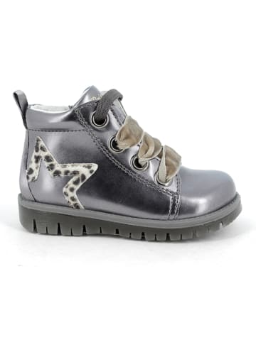 Primigi Buty w kolorze szarym do nauki chodzenia