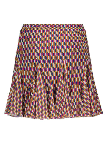 B.Nosy Rock in Pink/ Bunt