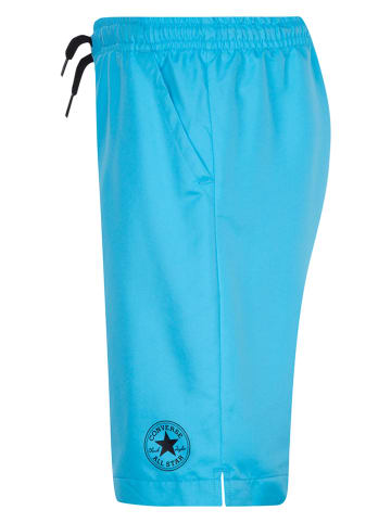 Converse Shorts in Hellblau