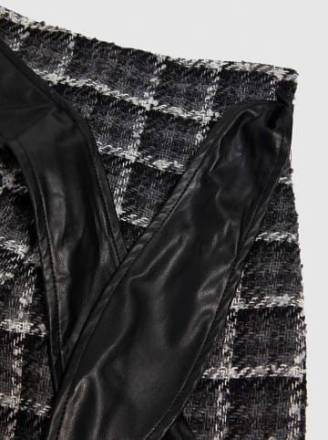 Sisley Shorts in Schwarz/ Weiß