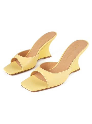 loft37 Skórzane klapki w kolorze żółtym