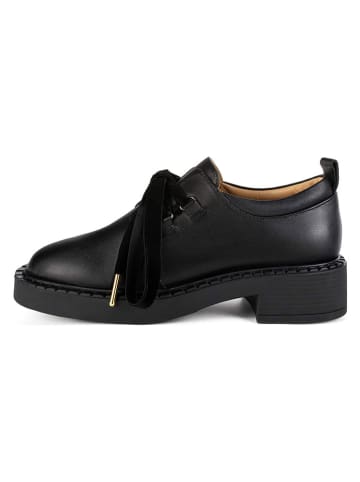 l37 Leren veterschoenen zwart