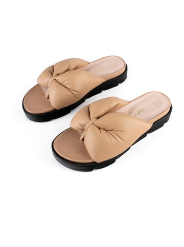 loft37 Skórzane klapki "Salt Water" w kolorze beżowym