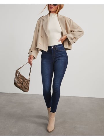 Milan Kiss Trencz w kolorze beżowym