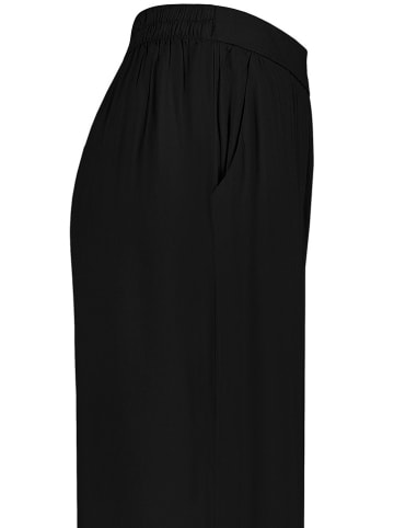 Sublevel Hose in Schwarz