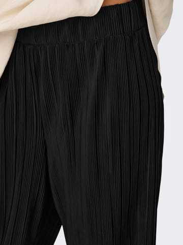 ONLY Plisseehose in Schwarz
