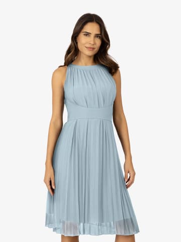 APART Plisseekleid in Hellblau