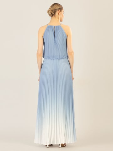 APART Plisseekleid in Hellblau/ Weiß