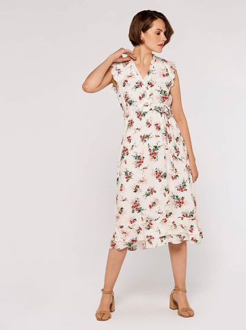 Apricot Kleid in Weiß