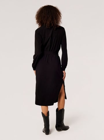 Apricot Kleid in Schwarz