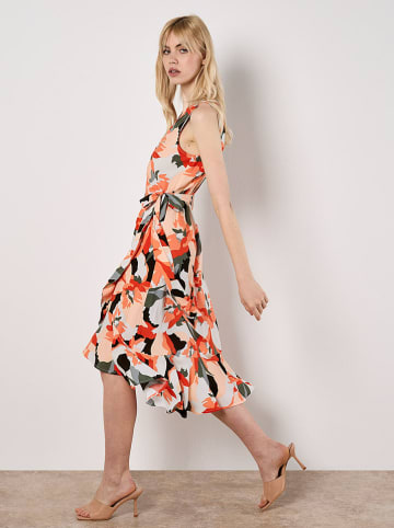 Apricot Kleid in Bunt