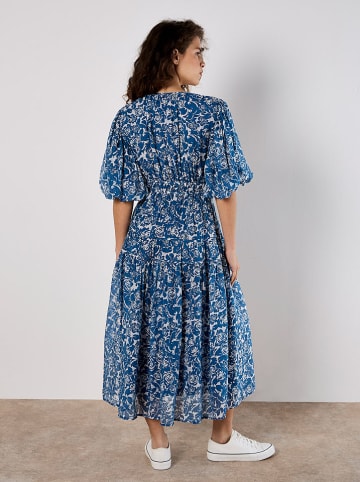 Apricot Sukienka w kolorze niebieskim