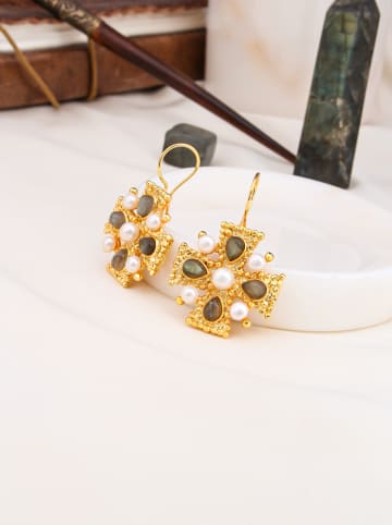 L'Atelier de Gaia Vergulde oorringen met edelstenen en parels