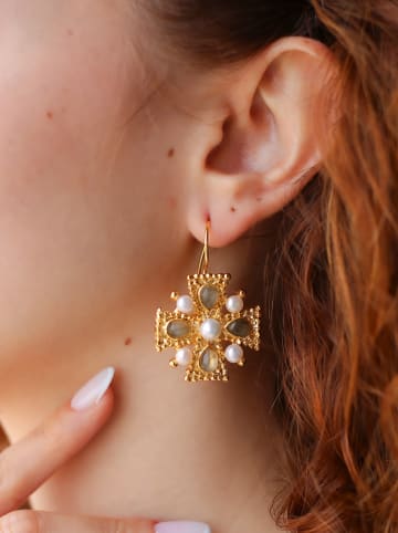 L'Atelier de Gaia Vergulde oorringen met edelstenen en parels