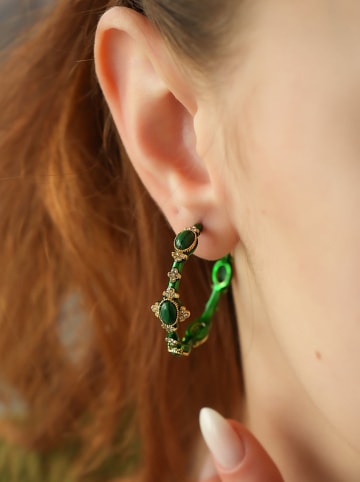 L'Atelier de Gaia Pozłacane kolczyki-kreole z cyrkoniami i malachitami