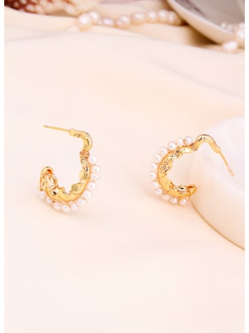 L'Atelier de Gaia Vergulde halfcreolen met parels