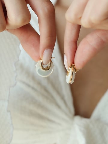 L'Atelier de Gaia Pozłacane kolczyki z masą perłową