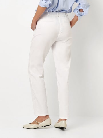 Toni Chino in Weiß