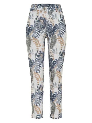Relaxed by TONI Chino in Weiß/ Beige/ Blau