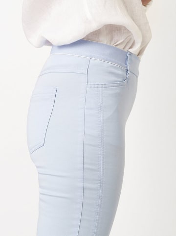 Relaxed by TONI Hose in Hellblau