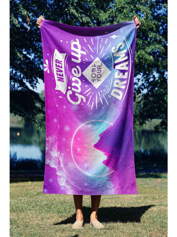 FLORIANE GARDEN Strandtuch "Never Give Up" in Lila/ Blau