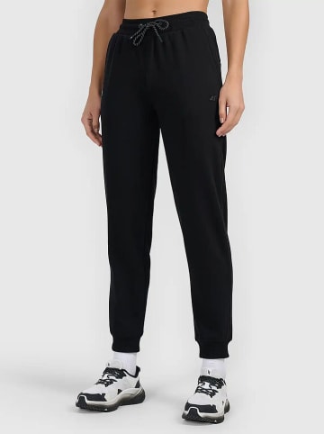 4F Spodnie dresowe w kolorze czarnym