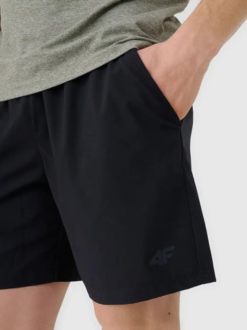 4F Trainingsshorts in Schwarz