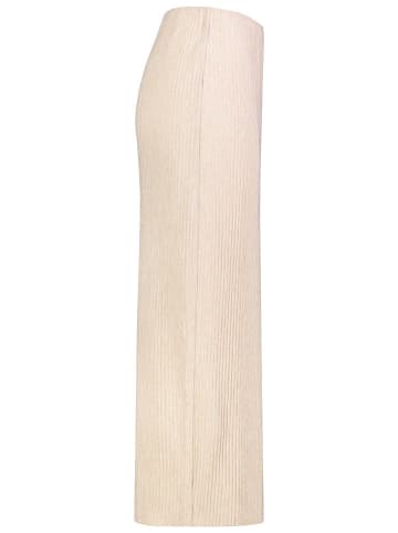 Sublevel Rock in Sand